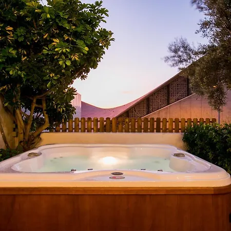 True Canarian 6 Bedrooms With Hot Tub * Callao Salvaje