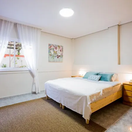 True Canarian 6 Bedrooms With Hot Tub Villa