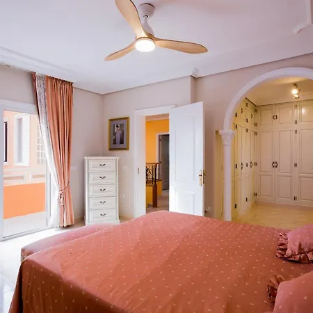 True Canarian 6 Bedrooms With Hot Tub Villa *