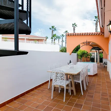 True Canarian 6 Bedrooms With Hot Tub * Callao Salvaje