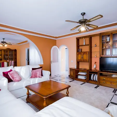 True Canarian 6 Bedrooms With Hot Tub Villa Callao Salvaje