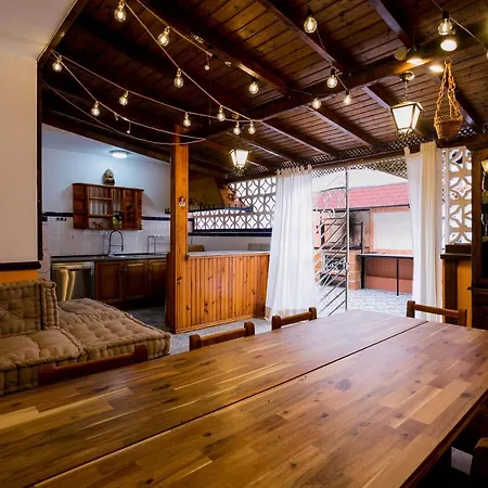 True Canarian 6 Bedrooms With Hot Tub *