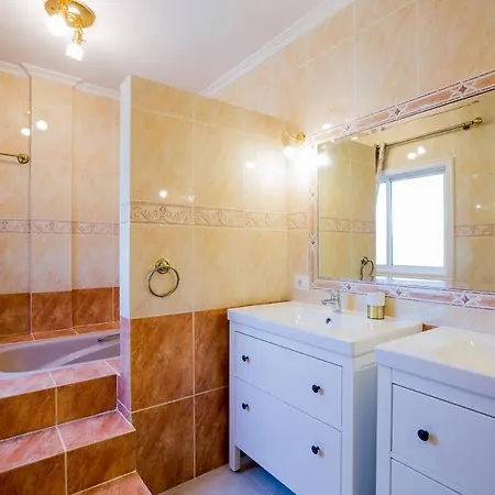 Villa True Canarian 6 Bedrooms With Hot Tub *
