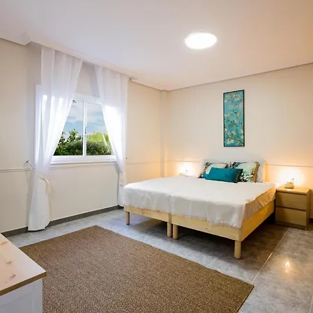 True Canarian 6 Bedrooms With Hot Tub