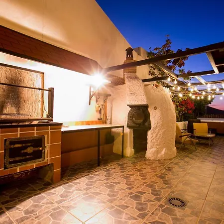 True Canarian 6 Bedrooms With Hot Tub Villa